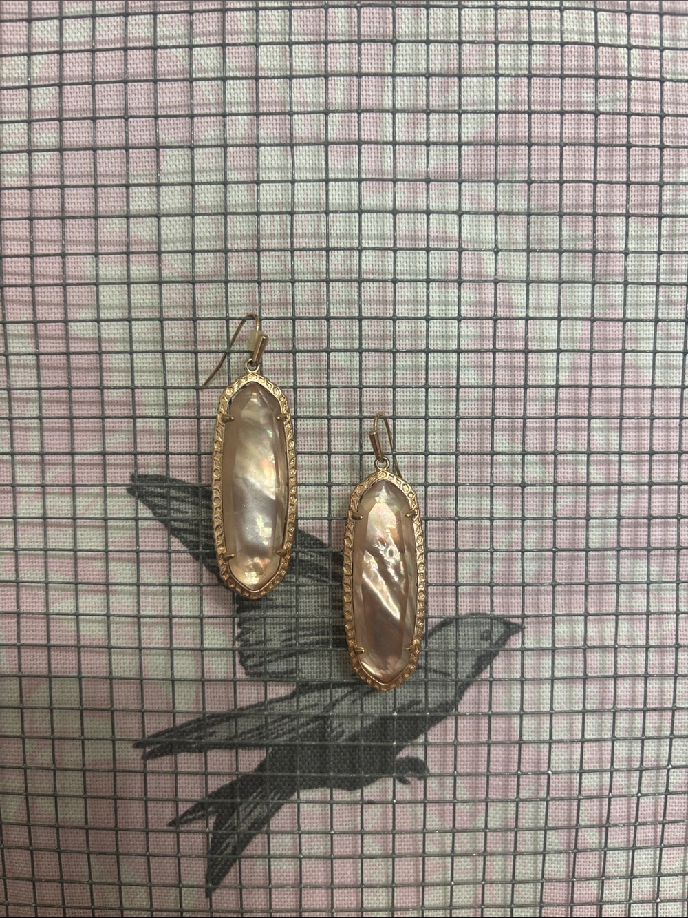 Kendra Scott Gold-Tone Pink Mother-of-Pearl Elongated Drop Earrings